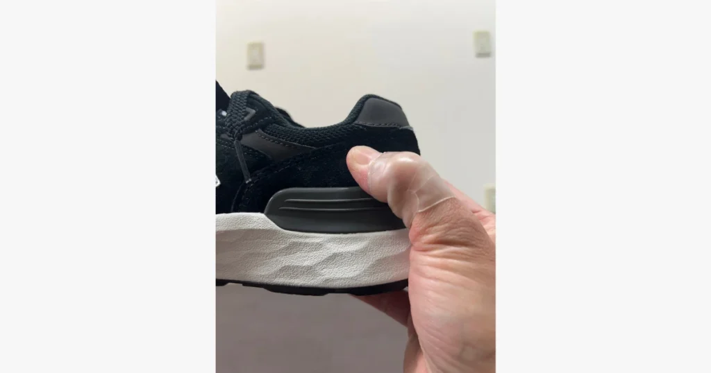 踵がしっかりしている靴