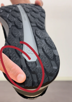 靴の外側がすり減る