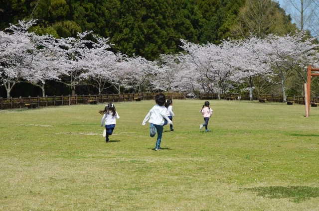 走る子供
